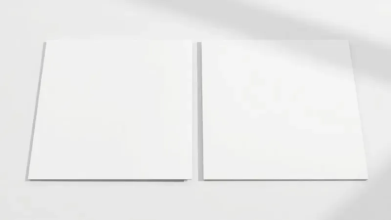 Comparação visual entre as superfícies de papel fotográfico com acabamento brilhante e fosco.