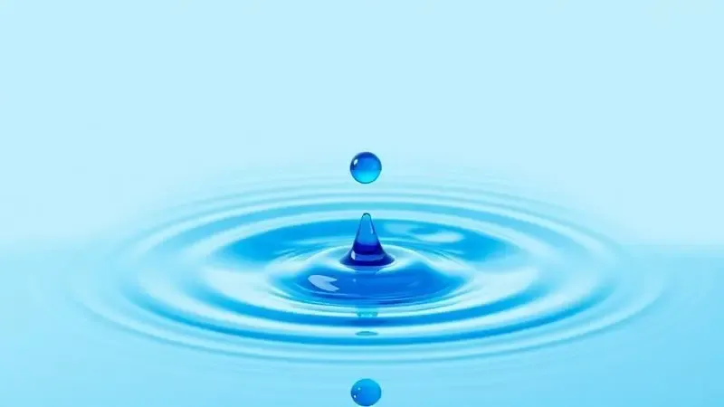 Ilustração em 3D de uma gota de tinta azul caindo em um fluido límpido, simbolizando a qualidade e fluidez da tinta de impressora.